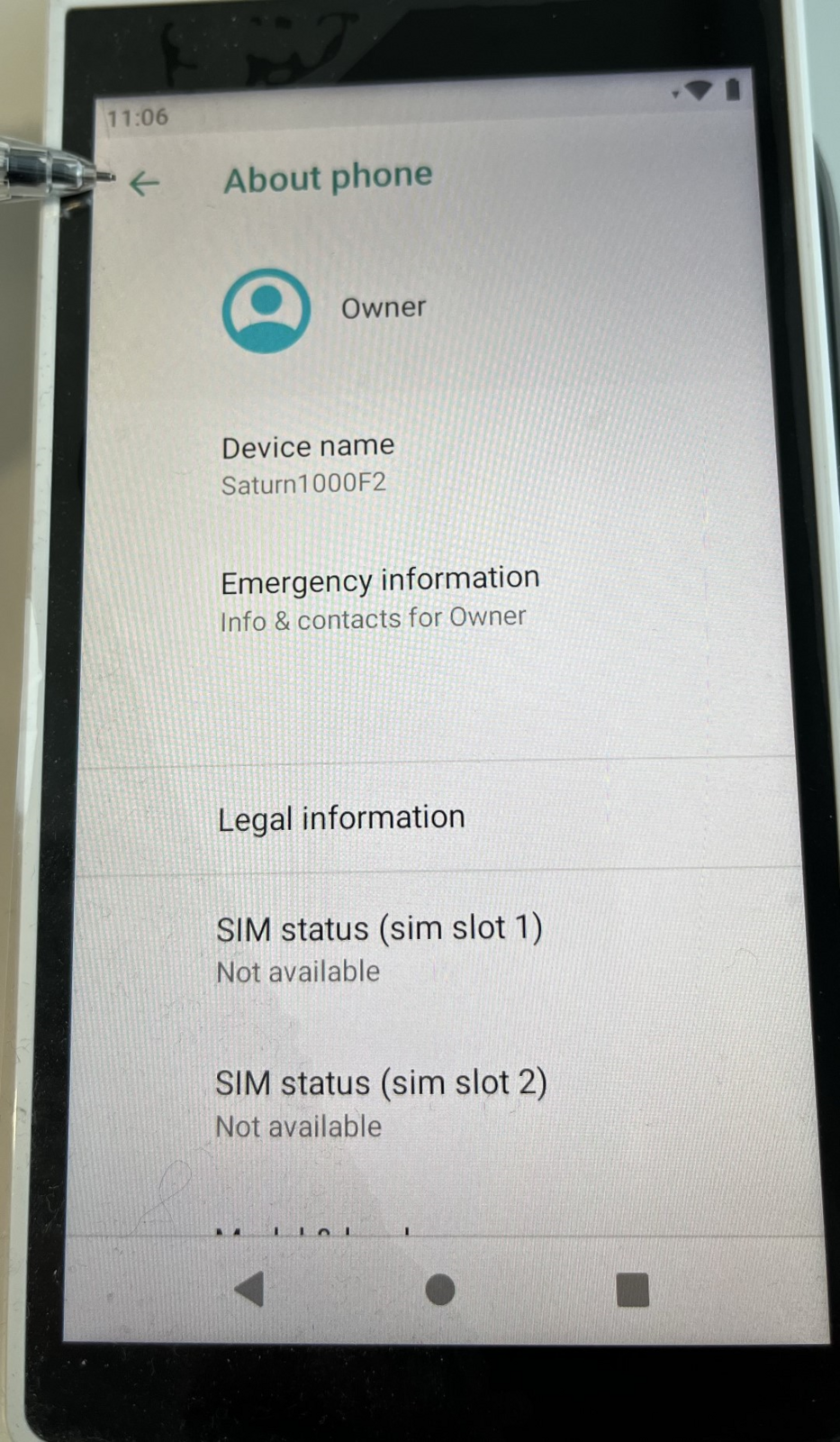 Klikkaa About phone -tekstin vieressä olevaa nuolta